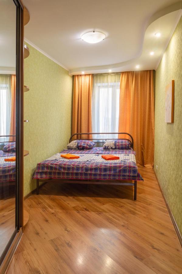 Apartment Triokhsviatytelskaya Street 3 キエフ エクステリア 写真