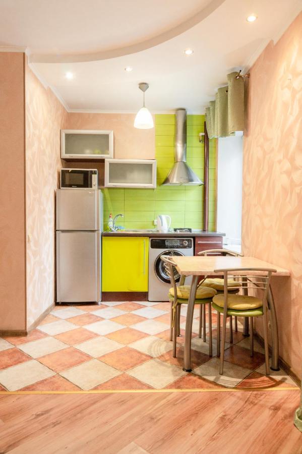 Apartment Triokhsviatytelskaya Street 3 キエフ エクステリア 写真