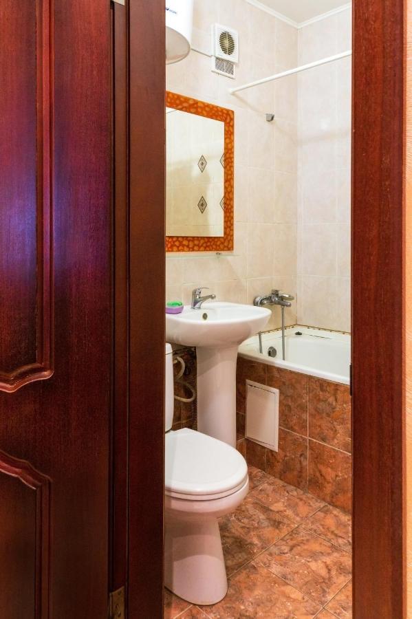 Apartment Triokhsviatytelskaya Street 3 キエフ エクステリア 写真