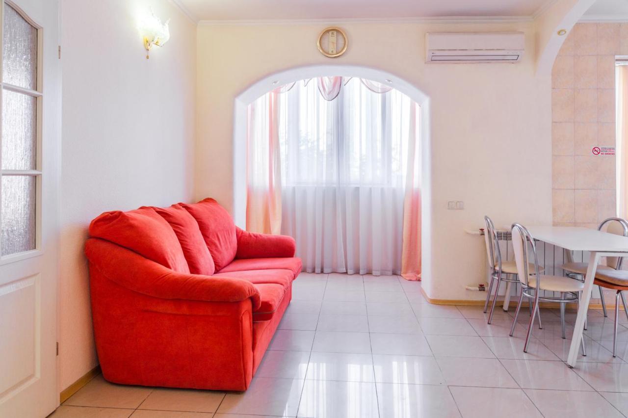 Apartment Triokhsviatytelskaya Street 3 キエフ エクステリア 写真
