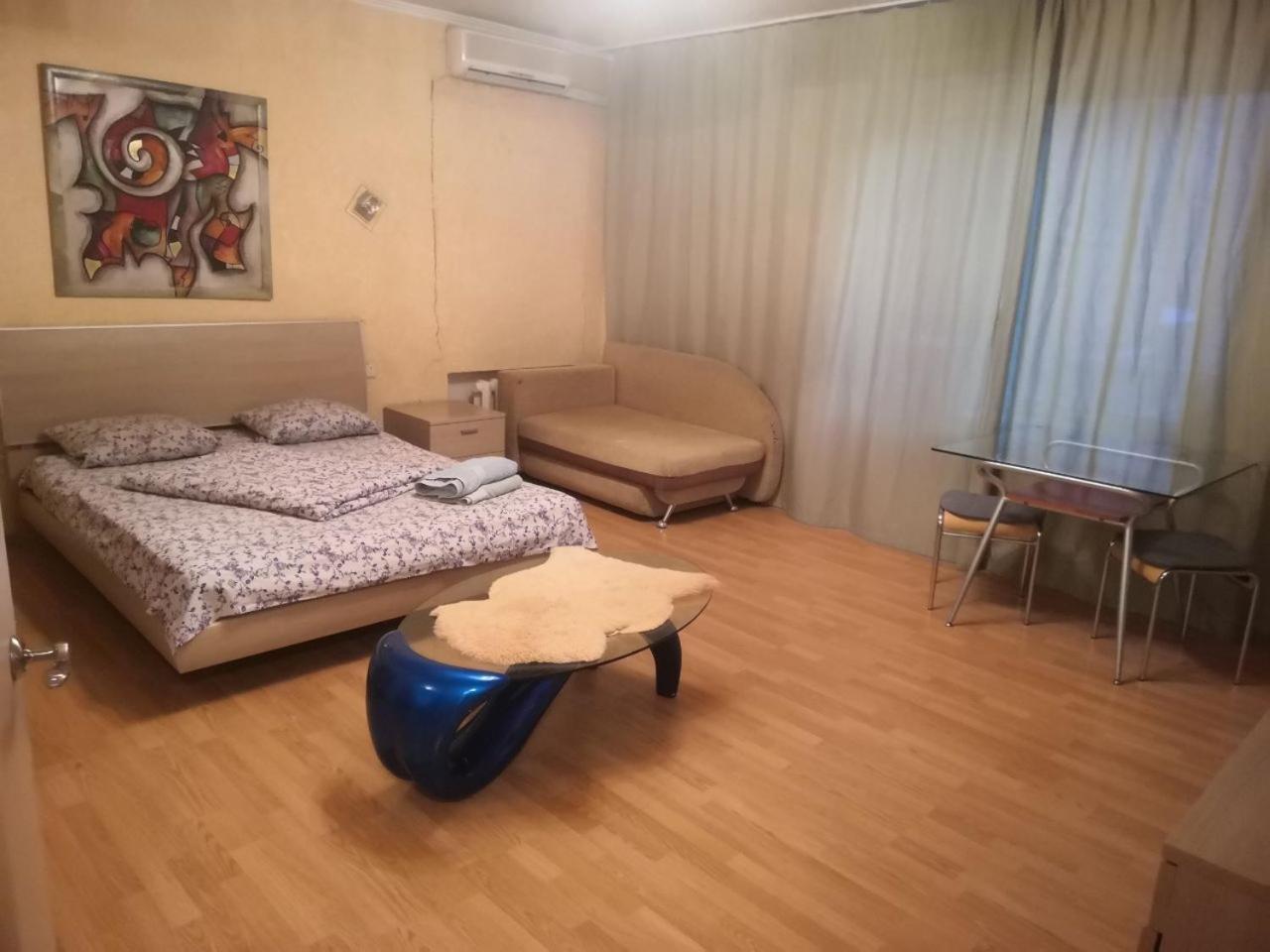 Apartment Triokhsviatytelskaya Street 3 キエフ エクステリア 写真