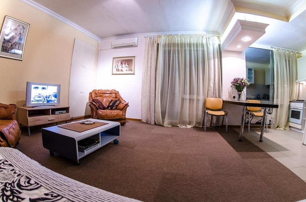 Apartment Triokhsviatytelskaya Street 3 キエフ エクステリア 写真