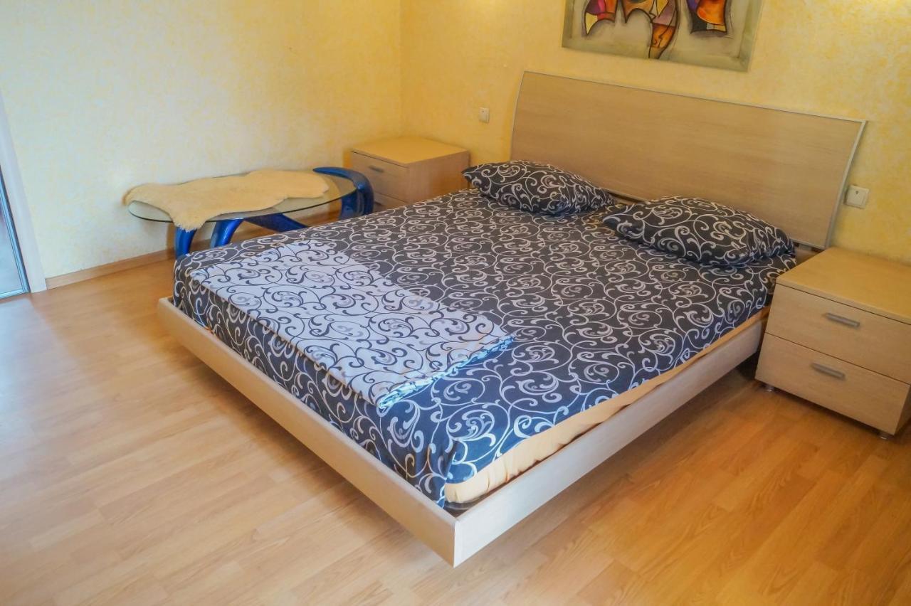 Apartment Triokhsviatytelskaya Street 3 キエフ エクステリア 写真