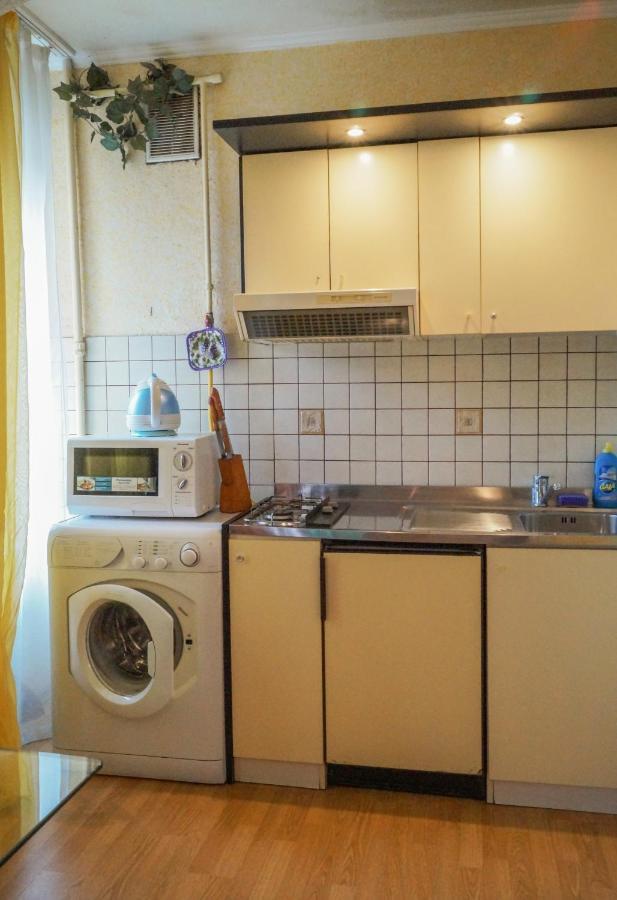 Apartment Triokhsviatytelskaya Street 3 キエフ エクステリア 写真