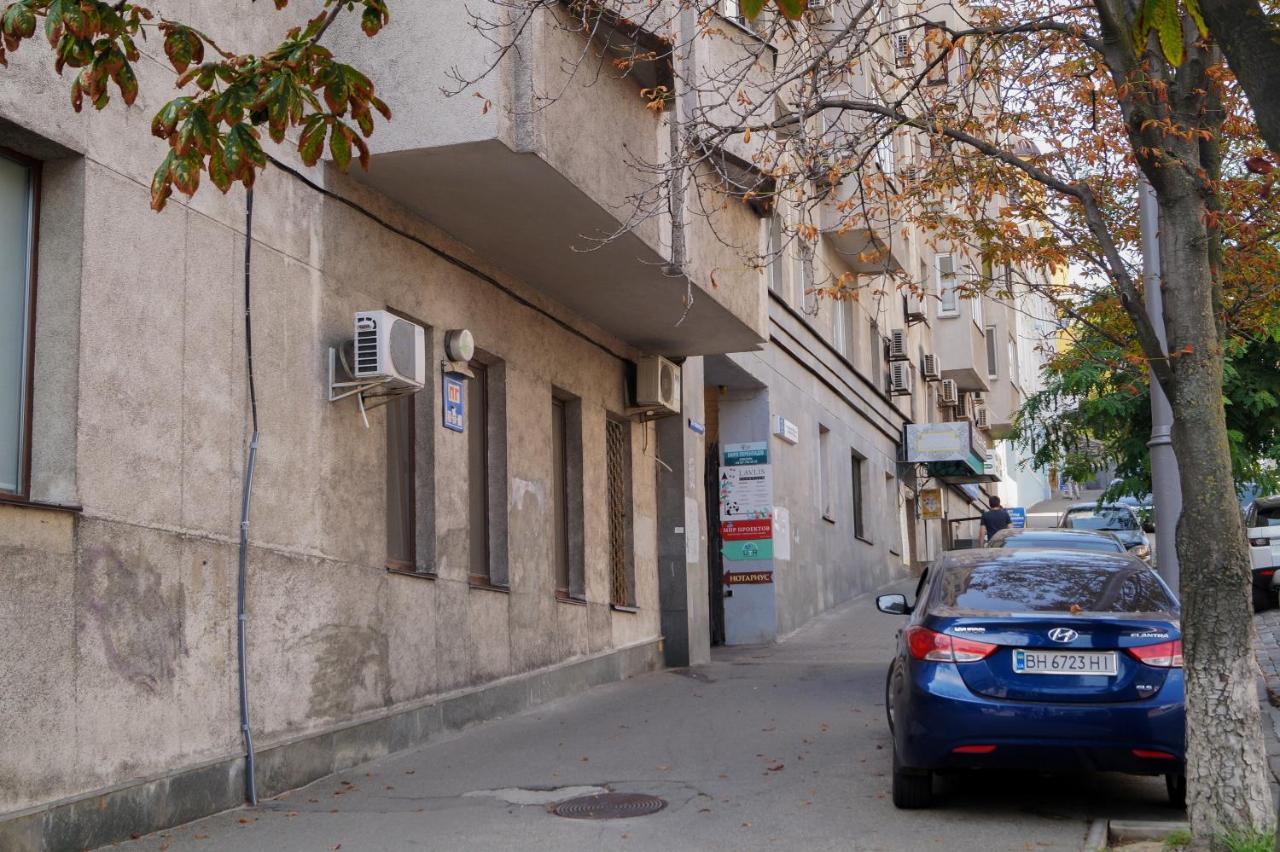 Apartment Triokhsviatytelskaya Street 3 キエフ エクステリア 写真